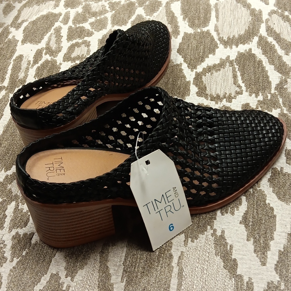 Black Time and Tru Women's Woven block Heeled Mule - Picture 4 of 4